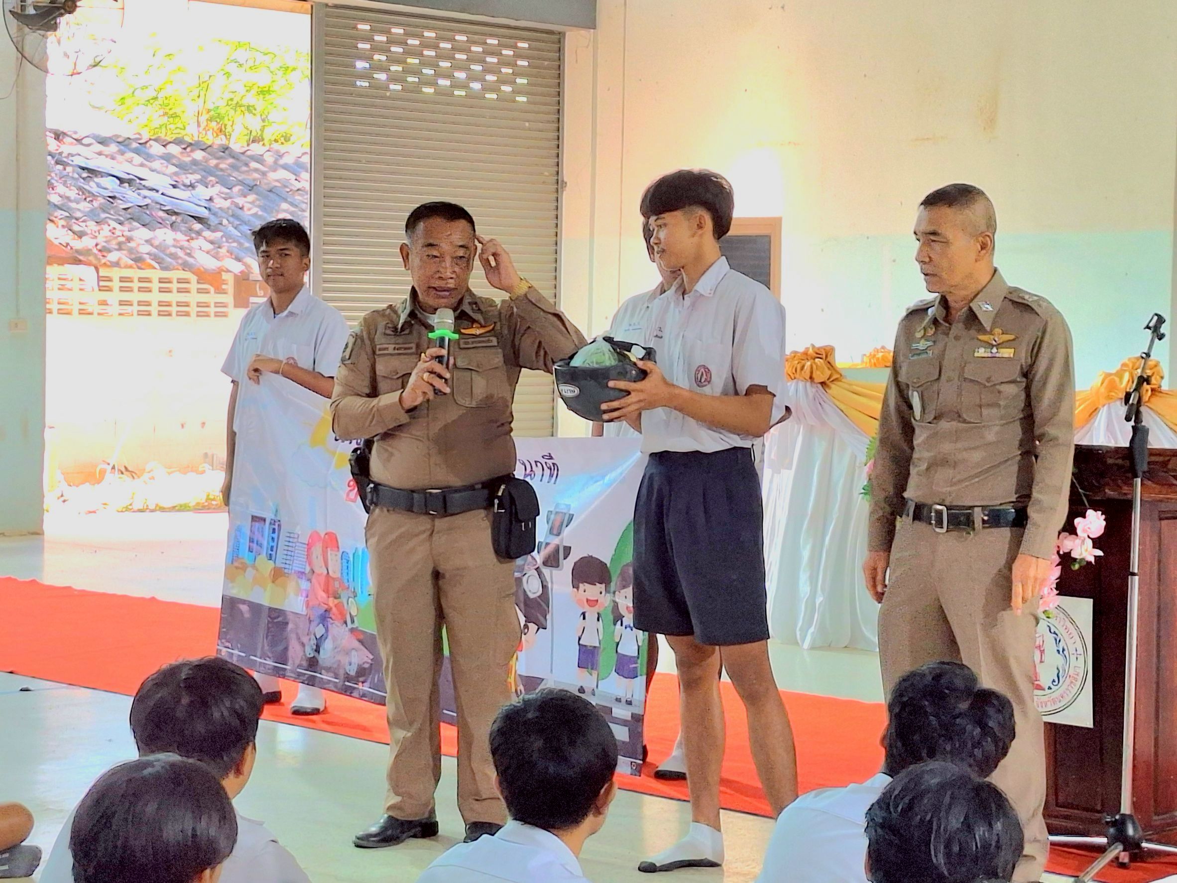 LINE_ALBUM_khorngkar khru cracr 5 nathi sph.phrathxng kha 4 th.kh.2568_251209_16.jpg